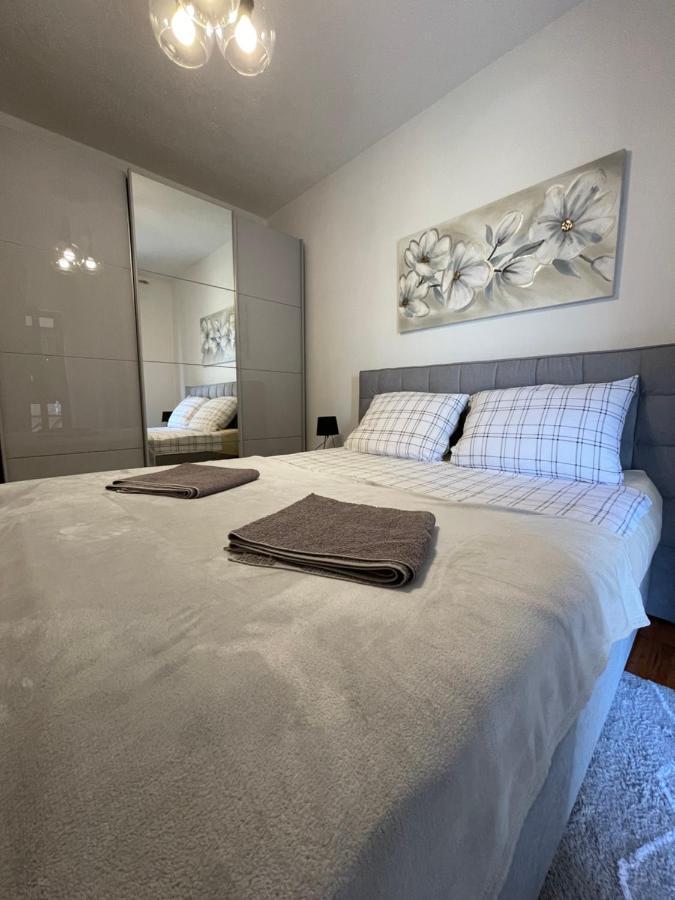 Apartman Ana Vrlika Exterior foto